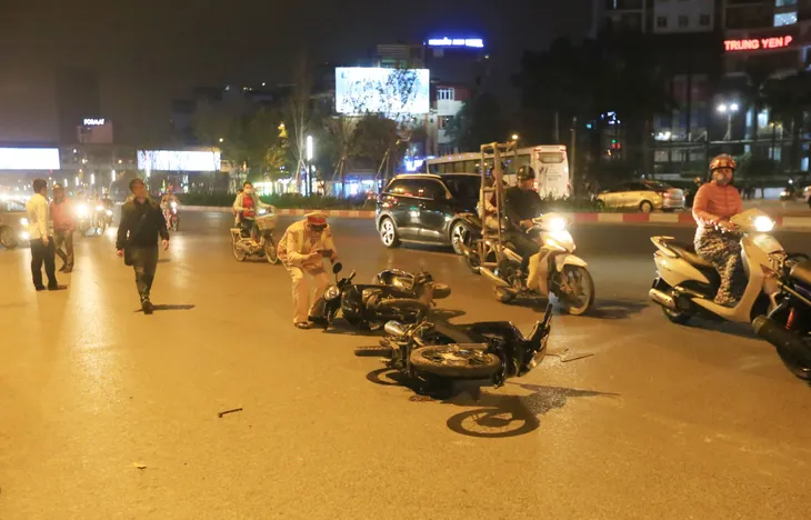 Tài xế gây tai nạn liên hoàn khiến 2 bà bầu nhập viện có nồng độ cồn gấp 3 lần mức tối đa cho phép - Ảnh 1. Tài xế gây tai nạn liên hoàn khiến 2 bà bầu nhập viện có nồng độ cồn gấp 3 lần mức tối đa cho phép - Ảnh 1.