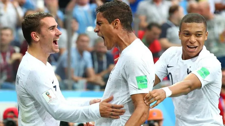 Mbappe nhận danh hiệu Cầu thủ Pháp xuất sắc nhất năm 2018 - Ảnh 2. Mbappe nhận danh hiệu Cầu thủ Pháp xuất sắc nhất năm 2018 - Ảnh 2.