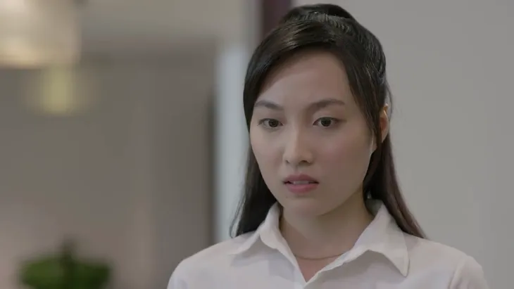 Những cô gái trong thành phố - Tập 3: Khách gợi ý uống 1 cốc mua 1 két bia, Trúc có đồng ý? - Ảnh 5. Những cô gái trong thành phố - Tập 3: Khách gợi ý uống 1 cốc mua 1 két bia, Trúc có đồng ý? - Ảnh 5.