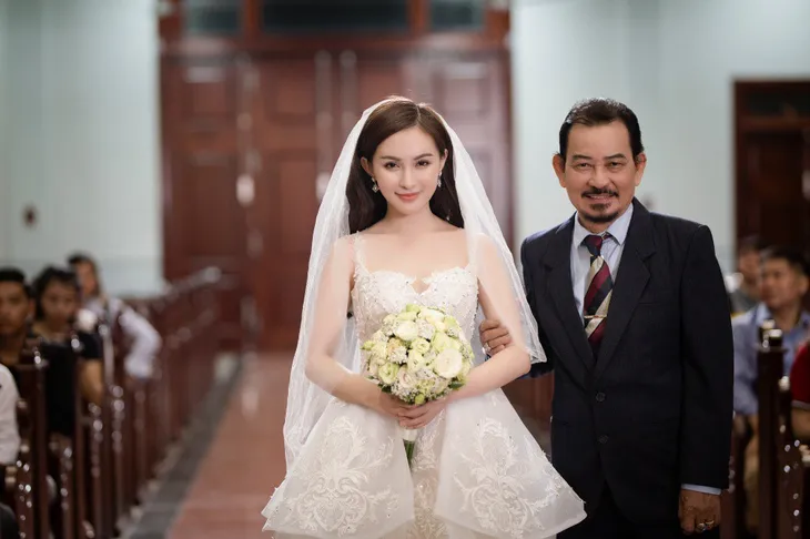Khắc Việt yêu say đắm hotgirl Kelly Nguyễn trong MV mới Nụ cười mặn - Ảnh 5. Khắc Việt yêu say đắm hotgirl Kelly Nguyễn trong MV mới Nụ cười mặn - Ảnh 5.