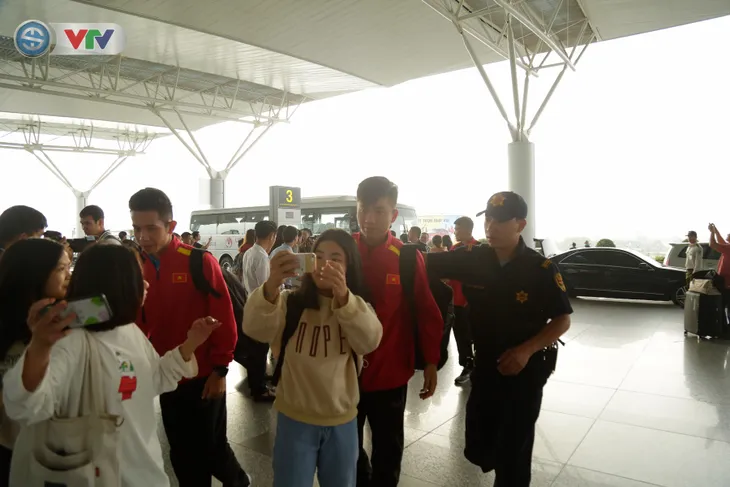 ĐT Việt Nam lên đường dự Asian Cup 2019 - Ảnh 3. ĐT Việt Nam lên đường dự Asian Cup 2019 - Ảnh 3.