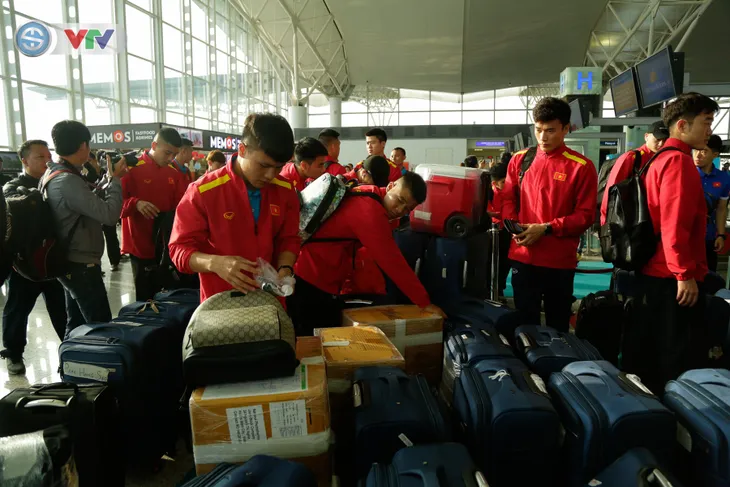 ĐT Việt Nam lên đường dự Asian Cup 2019 - Ảnh 1. ĐT Việt Nam lên đường dự Asian Cup 2019 - Ảnh 1.