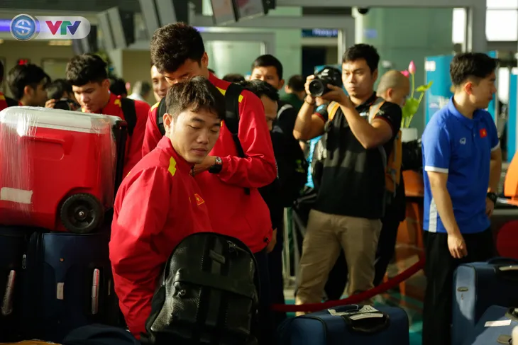 ĐT Việt Nam lên đường dự Asian Cup 2019 - Ảnh 15. ĐT Việt Nam lên đường dự Asian Cup 2019 - Ảnh 15.