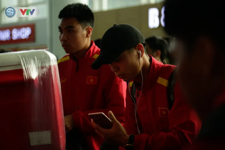 ĐT Việt Nam lên đường dự Asian Cup 2019 - Ảnh 13. ĐT Việt Nam lên đường dự Asian Cup 2019 - Ảnh 13.