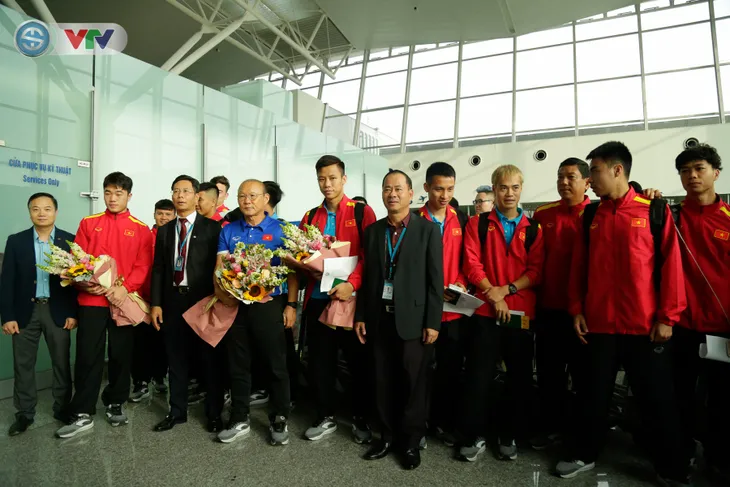 ĐT Việt Nam lên đường dự Asian Cup 2019 - Ảnh 19. ĐT Việt Nam lên đường dự Asian Cup 2019 - Ảnh 19.