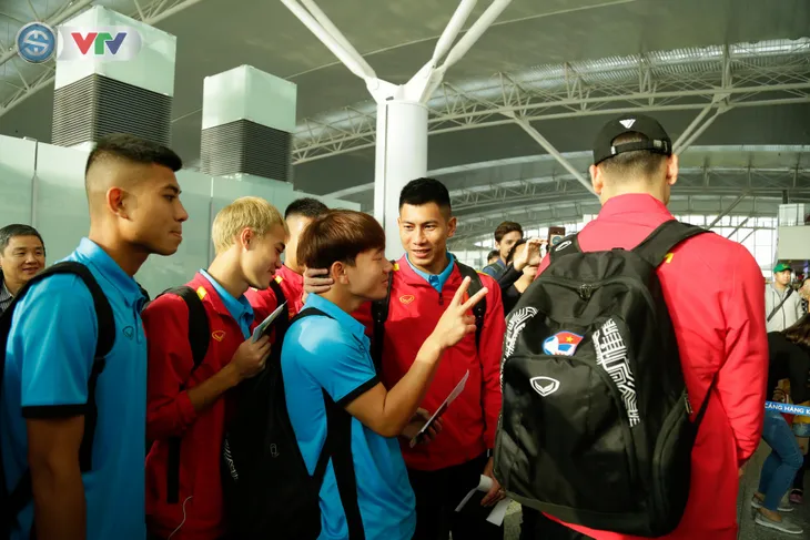 ĐT Việt Nam lên đường dự Asian Cup 2019 - Ảnh 12. ĐT Việt Nam lên đường dự Asian Cup 2019 - Ảnh 12.