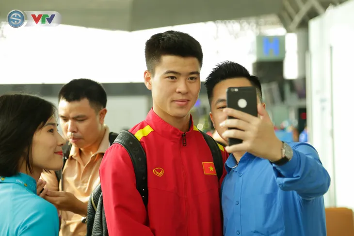 ĐT Việt Nam lên đường dự Asian Cup 2019 - Ảnh 11. ĐT Việt Nam lên đường dự Asian Cup 2019 - Ảnh 11.