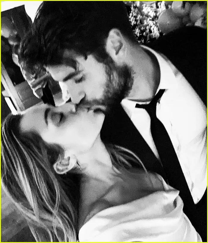 Miley Cyrus xác nhận chuyện kết hôn? - Ảnh 2. Miley Cyrus xác nhận chuyện kết hôn? - Ảnh 2.