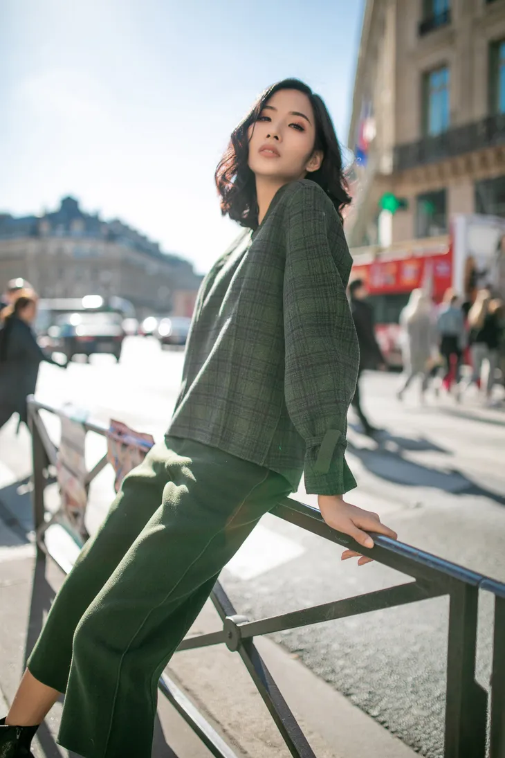 Hoàng Thùy khoe gu thời trang sành điệu tại Paris - Ảnh 6. Hoàng Thùy khoe gu thời trang sành điệu tại Paris - Ảnh 6.