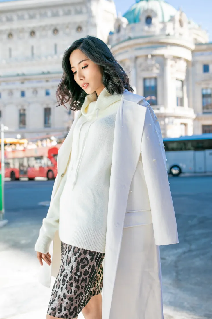 Hoàng Thùy khoe gu thời trang sành điệu tại Paris - Ảnh 2. Hoàng Thùy khoe gu thời trang sành điệu tại Paris - Ảnh 2.
