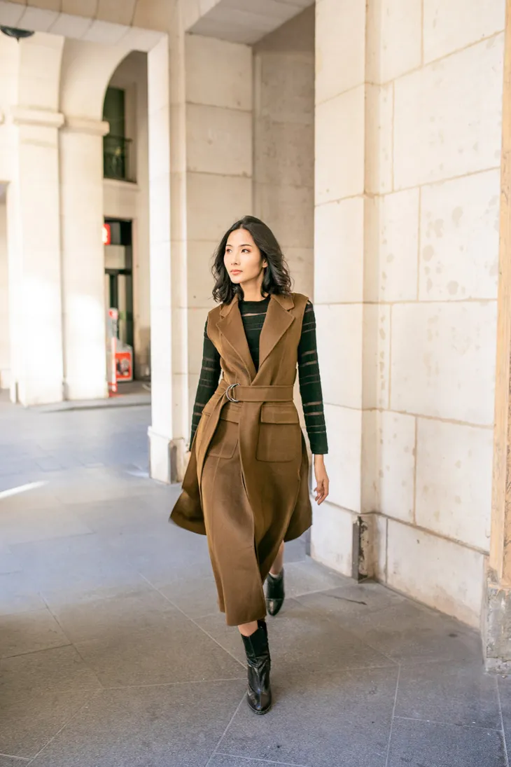 Hoàng Thùy khoe gu thời trang sành điệu tại Paris - Ảnh 1. Hoàng Thùy khoe gu thời trang sành điệu tại Paris - Ảnh 1.