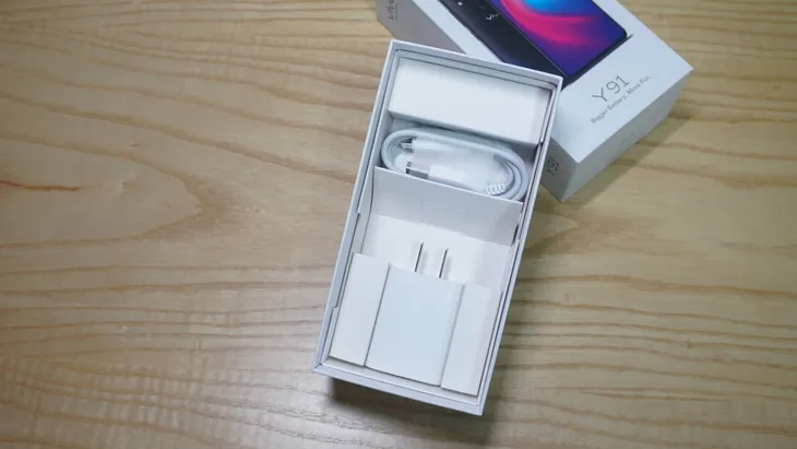 Đập hộp Vivo Y91 màn hình giọt sương giá 4,5 triệu đồng - Ảnh 2. Đập hộp Vivo Y91 màn hình giọt sương giá 4,5 triệu đồng - Ảnh 2.