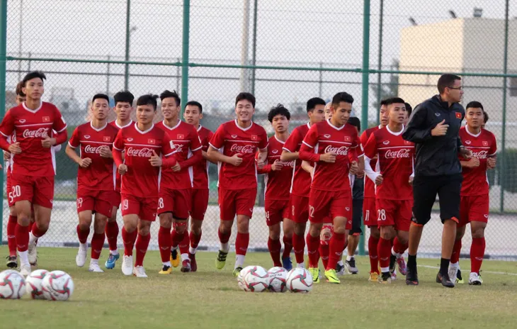 ẢNH: Buổi tập đầu tiên của ĐT Việt Nam tại Qatar chuẩn bị cho Asian Cup 2019 - Ảnh 6. ẢNH: Buổi tập đầu tiên của ĐT Việt Nam tại Qatar chuẩn bị cho Asian Cup 2019 - Ảnh 6.