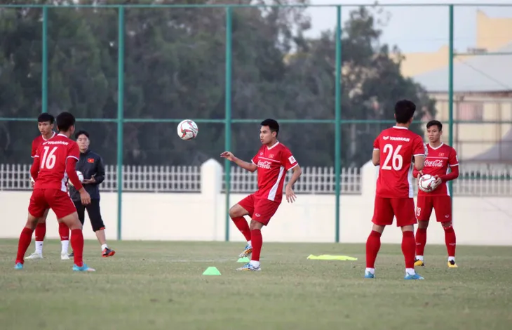 ẢNH: Buổi tập đầu tiên của ĐT Việt Nam tại Qatar chuẩn bị cho Asian Cup 2019 - Ảnh 8. ẢNH: Buổi tập đầu tiên của ĐT Việt Nam tại Qatar chuẩn bị cho Asian Cup 2019 - Ảnh 8.