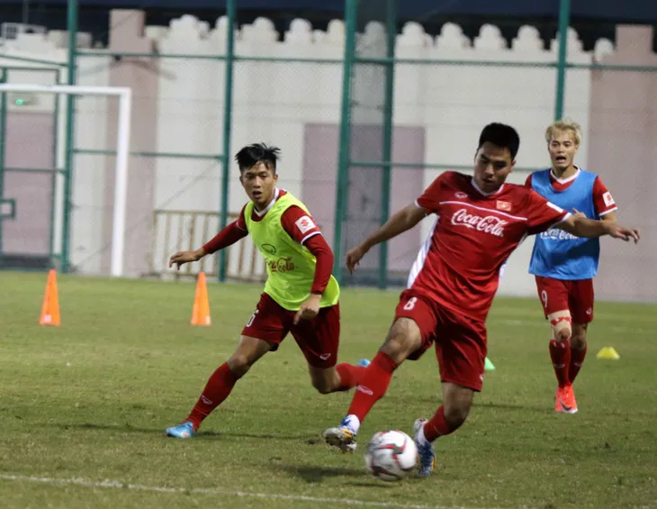 ẢNH: Buổi tập đầu tiên của ĐT Việt Nam tại Qatar chuẩn bị cho Asian Cup 2019 - Ảnh 10. ẢNH: Buổi tập đầu tiên của ĐT Việt Nam tại Qatar chuẩn bị cho Asian Cup 2019 - Ảnh 10.