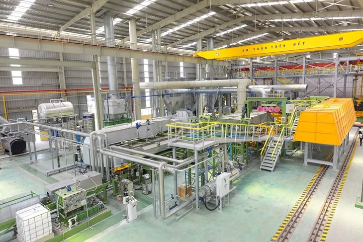Vượt “sóng dữ”, Hoa Sen vẫn tăng trưởng không ngừng - Ảnh 1. Vượt “sóng dữ”, Hoa Sen vẫn tăng trưởng không ngừng - Ảnh 1.