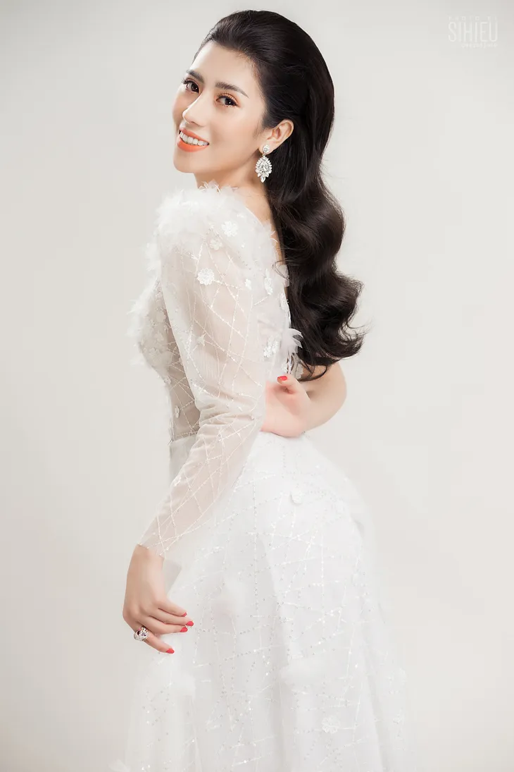 Người đẹp Dương Yến Nhung tuyên bố “lấn sân” ca hát trong năm 2019 - Ảnh 2. Người đẹp Dương Yến Nhung tuyên bố “lấn sân” ca hát trong năm 2019 - Ảnh 2.