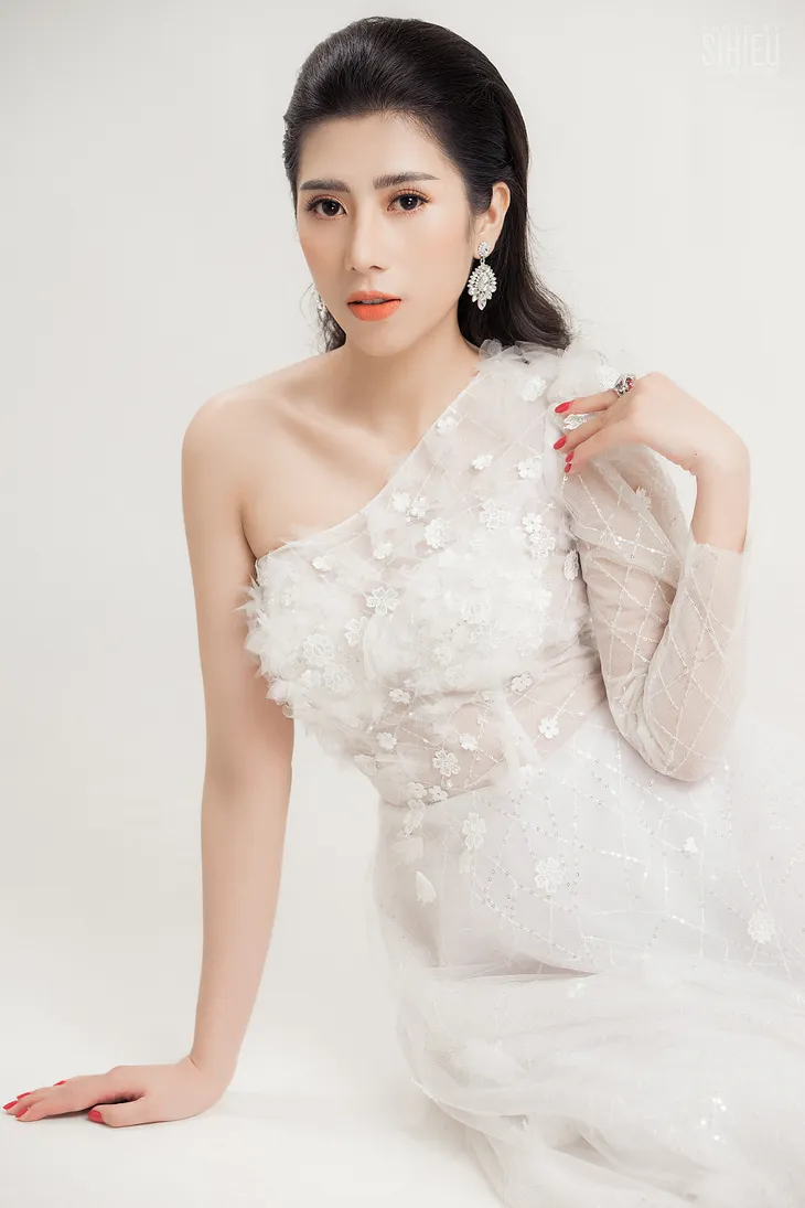 Người đẹp Dương Yến Nhung tuyên bố “lấn sân” ca hát trong năm 2019 - Ảnh 6. Người đẹp Dương Yến Nhung tuyên bố “lấn sân” ca hát trong năm 2019 - Ảnh 6.