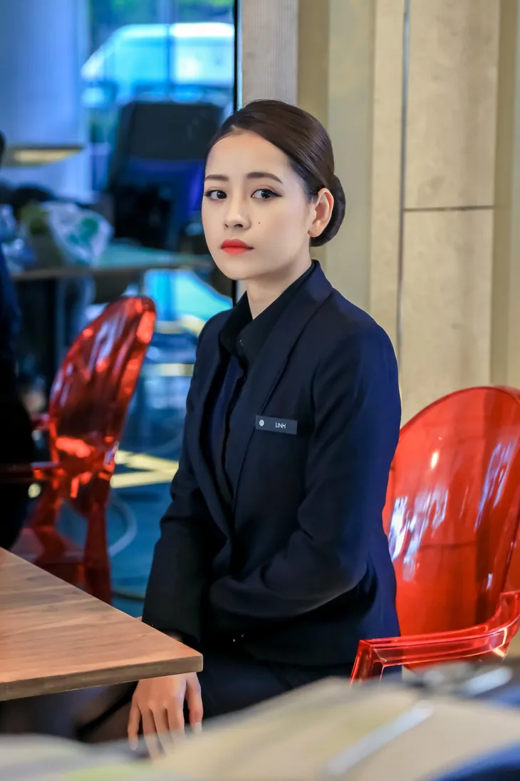 Chi Pu diện hàng loạt bộ cánh sang chảnh trong phim mới Mối tình đầu của tôi - Ảnh 15. Chi Pu diện hàng loạt bộ cánh sang chảnh trong phim mới Mối tình đầu của tôi - Ảnh 15.