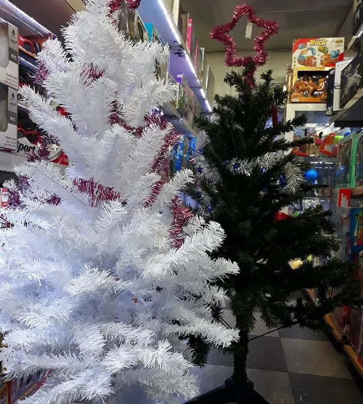 Dịch vụ cho thuê cây thông Noel sôi động dịp cận Giáng sinh - Ảnh 1.