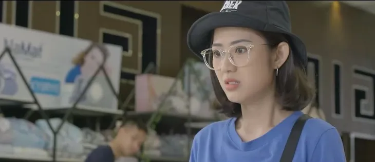 Yêu thì ghét thôi - Tập 28: Dũng (Duy Nam) mặt dày tỏ tình với Phương Anh (Trang Cherry) giữa trung tâm thương mại - Ảnh 6. Yêu thì ghét thôi - Tập 28: Dũng (Duy Nam) mặt dày tỏ tình với Phương Anh (Trang Cherry) giữa trung tâm thương mại - Ảnh 6.