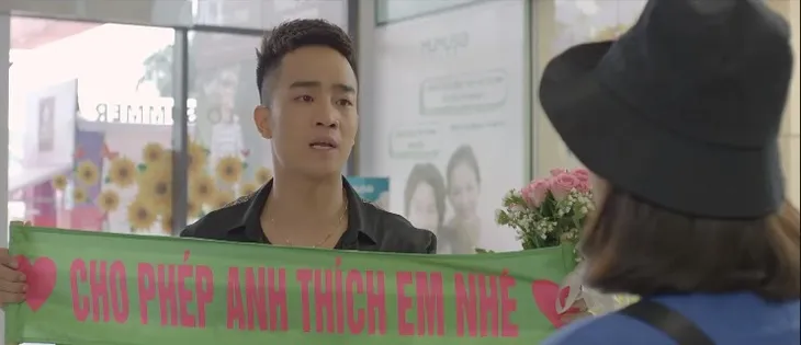 Yêu thì ghét thôi - Tập 28: Dũng (Duy Nam) mặt dày tỏ tình với Phương Anh (Trang Cherry) giữa trung tâm thương mại - Ảnh 2. Yêu thì ghét thôi - Tập 28: Dũng (Duy Nam) mặt dày tỏ tình với Phương Anh (Trang Cherry) giữa trung tâm thương mại - Ảnh 2.