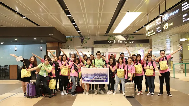 Đây là lý do fan thấy hoàng tử sơn ca Quang Vinh hốc hác tại Singapore - Ảnh 1. Đây là lý do fan thấy hoàng tử sơn ca Quang Vinh hốc hác tại Singapore - Ảnh 1.