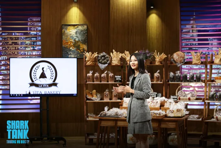 Shark Tank Việt Nam - Tập 14: Hoa hậu Trần Thị Quỳnh nhận 3 tỷ đồng từ Shark Phú - Ảnh 1. Shark Tank Việt Nam - Tập 14: Hoa hậu Trần Thị Quỳnh nhận 3 tỷ đồng từ Shark Phú - Ảnh 1.