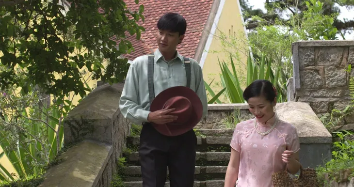 Phim Mộng phù hoa - Tập 5: Chồng Tây không về, Ba Trang lại bị gạ gả cho công tử nhà giàu - Ảnh 9. Phim Mộng phù hoa - Tập 5: Chồng Tây không về, Ba Trang lại bị gạ gả cho công tử nhà giàu - Ảnh 9.