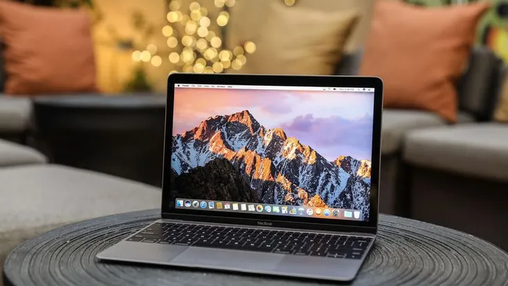 Người dùng ngày các chết mê, chết mệt các mẫu MacBook - Ảnh 1. Người dùng ngày các chết mê, chết mệt các mẫu MacBook - Ảnh 1.