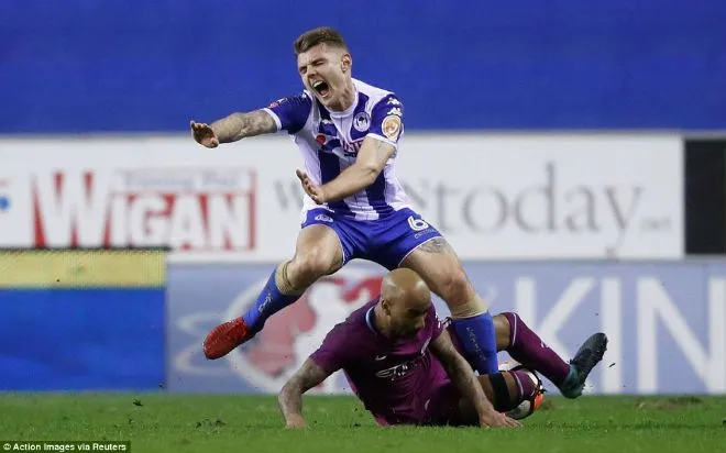 Thua sốc Wigan, Manchester City bị loại khỏi cúp FA - Ảnh 2. Thua sốc Wigan, Manchester City bị loại khỏi cúp FA - Ảnh 2.