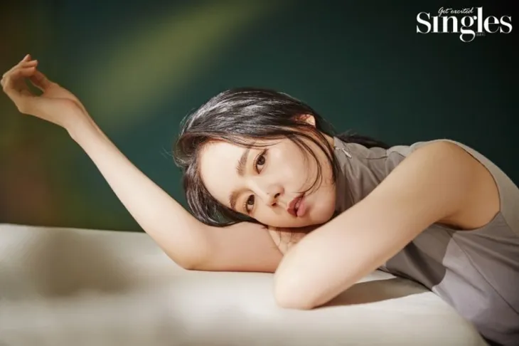 Han Ga In gây thương nhớ với vẻ đẹp mong manh - Ảnh 1. Han Ga In gây thương nhớ với vẻ đẹp mong manh - Ảnh 1.