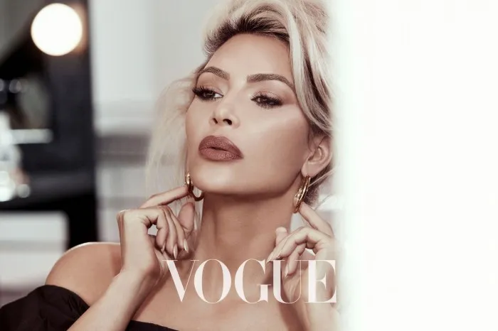Kim siêu vòng 3 lột xác ngoạn mục - Ảnh 2. Kim siêu vòng 3 lột xác ngoạn mục - Ảnh 2.