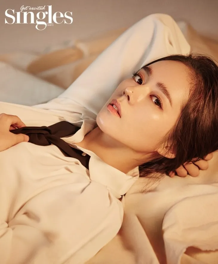 Han Ga In gây thương nhớ với vẻ đẹp mong manh - Ảnh 4. Han Ga In gây thương nhớ với vẻ đẹp mong manh - Ảnh 4.