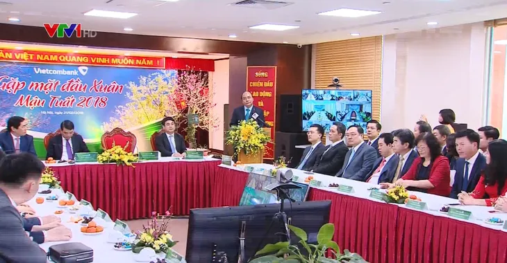 Thủ tướng thăm các ngân hàng đầu Xuân 2018 - Ảnh 1. Thủ tướng thăm các ngân hàng đầu Xuân 2018 - Ảnh 1.