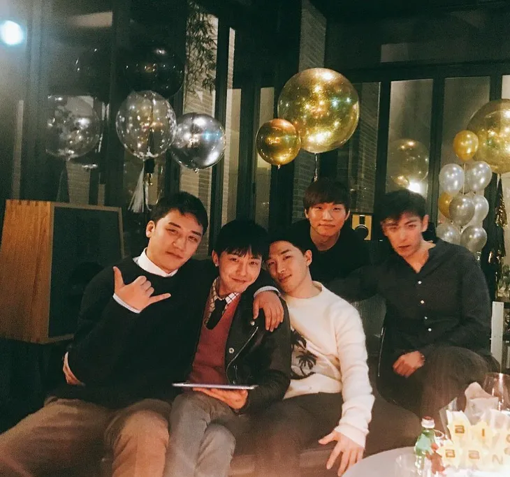 Big Bang tụ tập trước khi các thành viên đi nghĩa vụ - Ảnh 2. Big Bang tụ tập trước khi các thành viên đi nghĩa vụ - Ảnh 2.