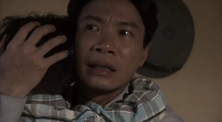 Tình khúc Bạch Dương - Tập 7: Dù ghê tởm, Hoa vẫn chấp nhận lên giường với Bình - Ảnh 3. Tình khúc Bạch Dương - Tập 7: Dù ghê tởm, Hoa vẫn chấp nhận lên giường với Bình - Ảnh 3.