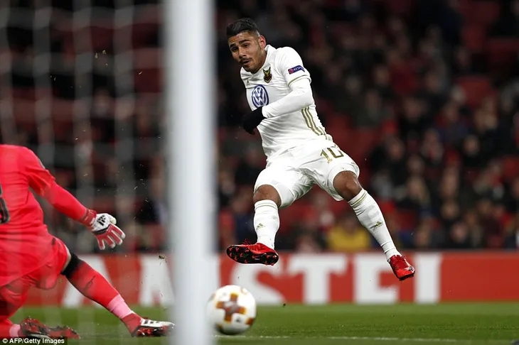Kết quả Europa League sáng 23/2: Arsenal, Dortmund toát mồ hôi, AC Milan ung dung đi tiếp - Ảnh 1. Kết quả Europa League sáng 23/2: Arsenal, Dortmund toát mồ hôi, AC Milan ung dung đi tiếp - Ảnh 1.