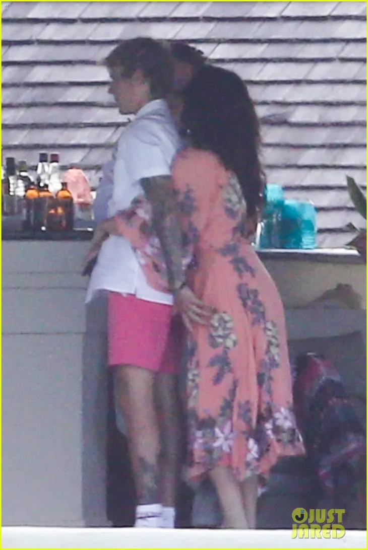 Justin Bieber – Selena Gomez khiến người khác phát hờn với hình ảnh mật ngọt - Ảnh 3. Justin Bieber – Selena Gomez khiến người khác phát hờn với hình ảnh mật ngọt - Ảnh 3.