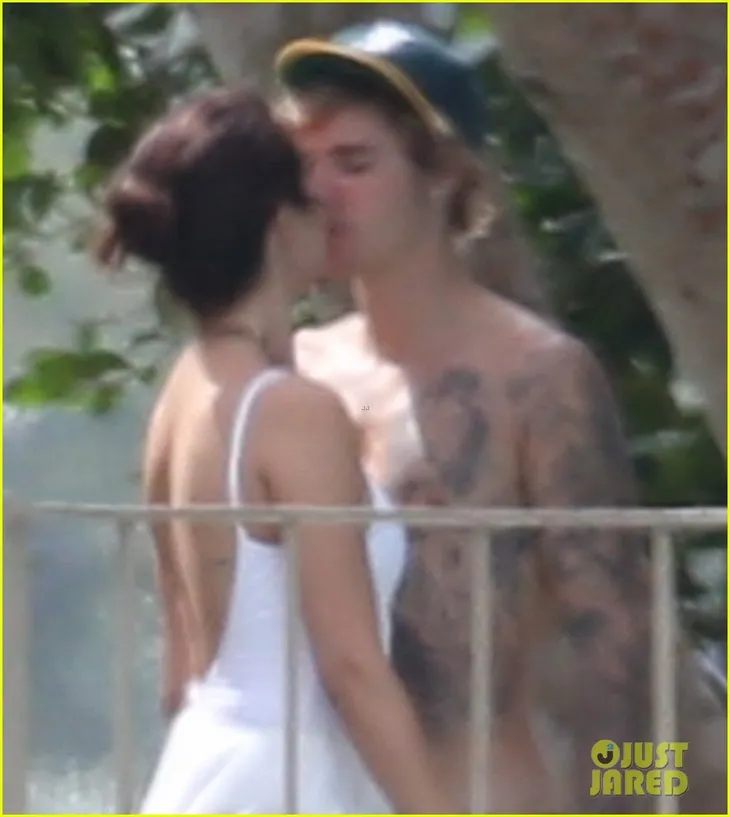 Justin Bieber – Selena Gomez khiến người khác phát hờn với hình ảnh mật ngọt - Ảnh 5. Justin Bieber – Selena Gomez khiến người khác phát hờn với hình ảnh mật ngọt - Ảnh 5.