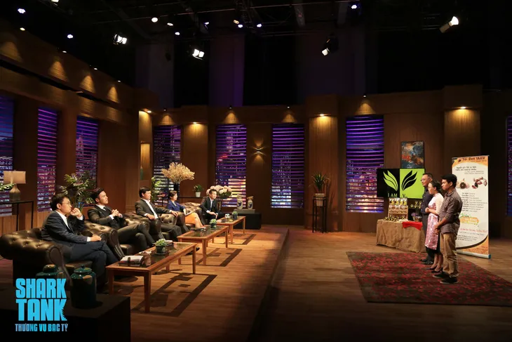 Shark Tank Việt Nam - Tập cuối: 3 cá mập tấn công nhau vì miếng mồi tỏi đen - Ảnh 1. Shark Tank Việt Nam - Tập cuối: 3 cá mập tấn công nhau vì miếng mồi tỏi đen - Ảnh 1.