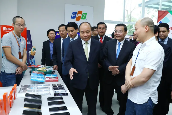 Những smartphone thương hiệu Việt ra đời từ “vườn ươm” Hòa Lạc - Ảnh 2. Những smartphone thương hiệu Việt ra đời từ “vườn ươm” Hòa Lạc - Ảnh 2.