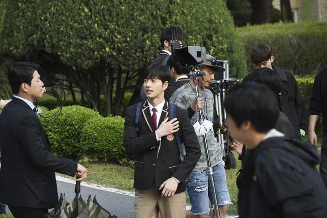 Park Hae Jin tái xuất với Cheese In The Trap bản điện ảnh - Ảnh 3. Park Hae Jin tái xuất với Cheese In The Trap bản điện ảnh - Ảnh 3.