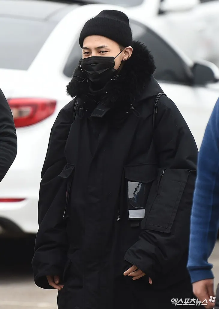 Rừng người hâm mộ chia tay G-Dragon nhập ngũ - Ảnh 2. Rừng người hâm mộ chia tay G-Dragon nhập ngũ - Ảnh 2.