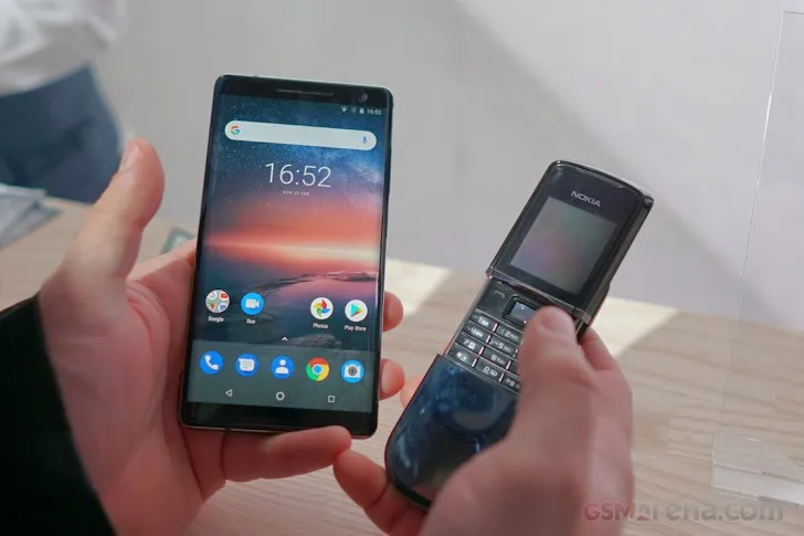 Trên tay Nokia 8 Sirocco và Nokia Sirocco 8800: Ai chất hơn ai? - Ảnh 1. Trên tay Nokia 8 Sirocco và Nokia Sirocco 8800: Ai chất hơn ai? - Ảnh 1.