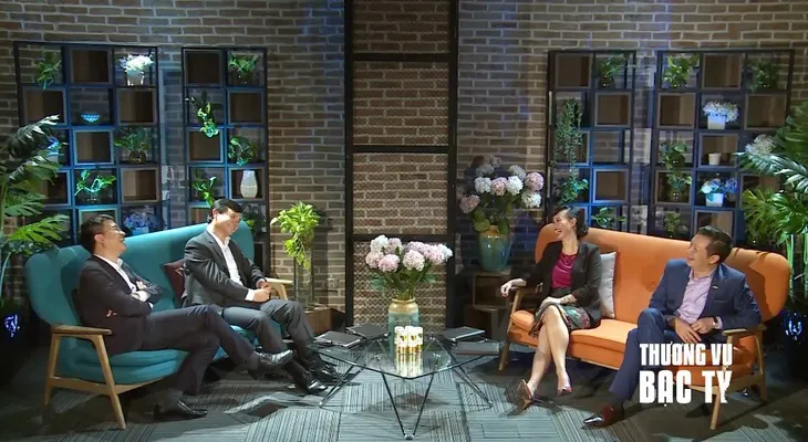 Shark Tank Việt Nam: Shark Phú bật mí cô gái xin đầu tư, nếu thất bại thì về làm... con dâu? - Ảnh 1. Shark Tank Việt Nam: Shark Phú bật mí cô gái xin đầu tư, nếu thất bại thì về làm... con dâu? - Ảnh 1.