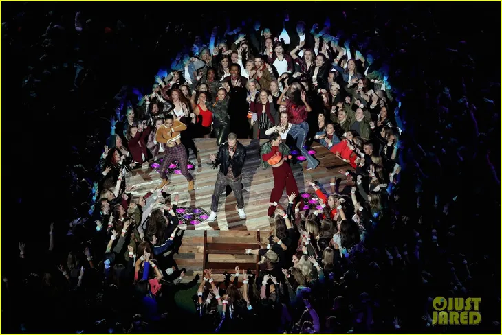 Justin Timberlake làm rung chuyển Super Bowl Halftime Show 2018 với loạt hit đình đám - Ảnh 3. Justin Timberlake làm rung chuyển Super Bowl Halftime Show 2018 với loạt hit đình đám - Ảnh 3.