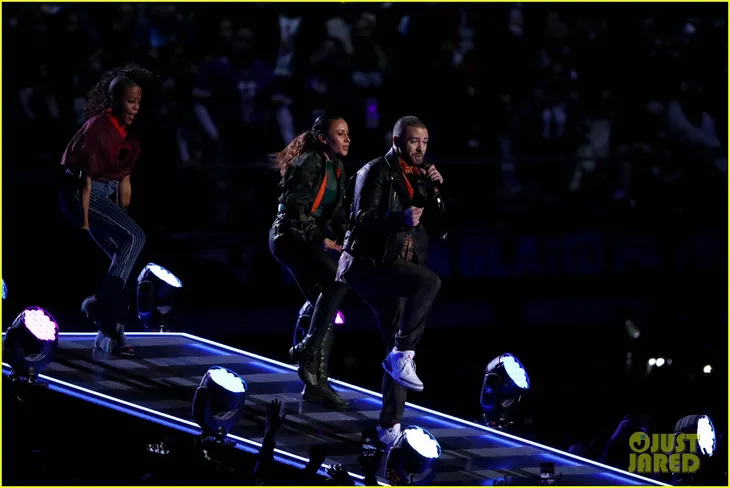 Justin Timberlake làm rung chuyển Super Bowl Halftime Show 2018 với loạt hit đình đám - Ảnh 7. Justin Timberlake làm rung chuyển Super Bowl Halftime Show 2018 với loạt hit đình đám - Ảnh 7.