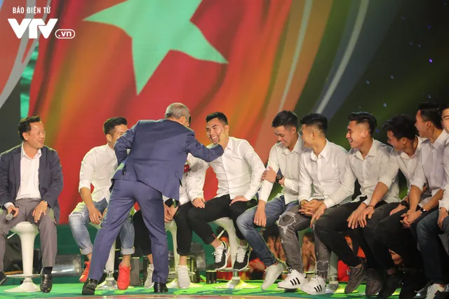 Những khoảnh khắc đáng nhớ U23 Việt Nam tái ngộ khán giả Hà Nội - Ảnh 5. Những khoảnh khắc đáng nhớ U23 Việt Nam tái ngộ khán giả Hà Nội - Ảnh 5.