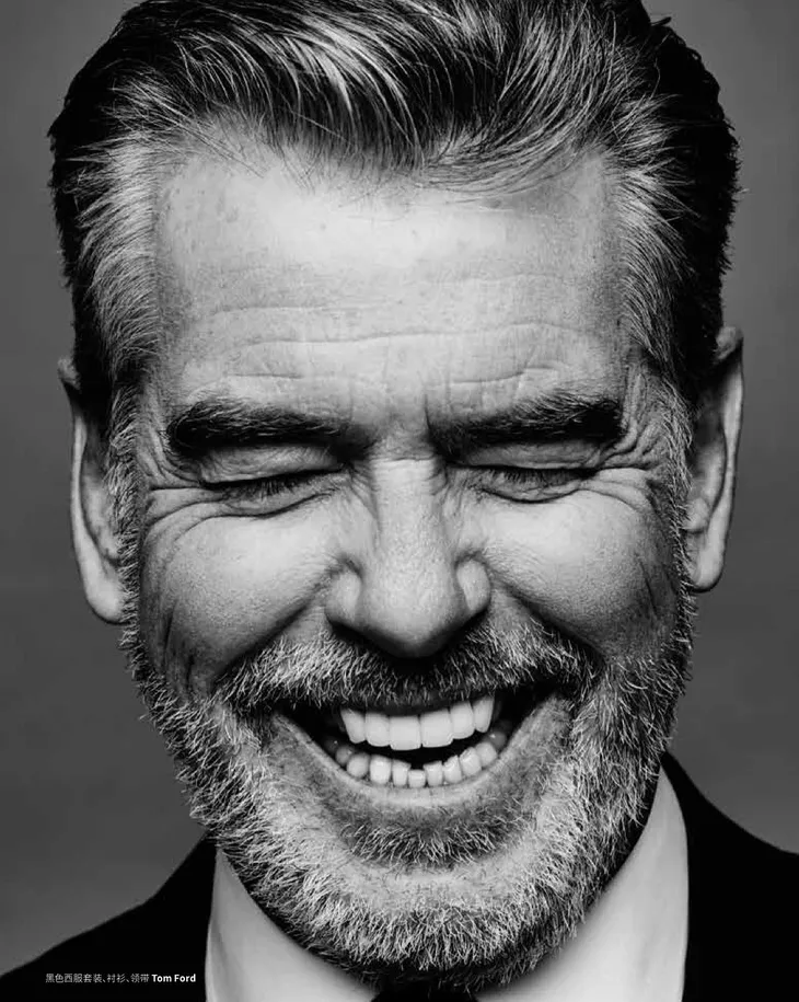 Pierce Brosnan - Gừng càng già càng cay - Ảnh 1. Pierce Brosnan - Gừng càng già càng cay - Ảnh 1.